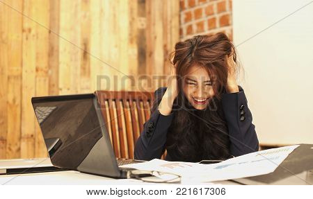 Beautiful business people are frustrated with the work done and mistakes that make the organization lose enormous profits. She is very stressed. Business ideas are a fatal mistake.