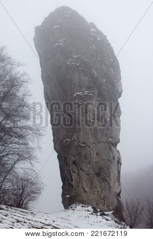 Rock covered with fog, maczuga herkulesa Poland