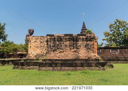 Prasat Wat Sa Kamphaeng Yai At Uthumphon Phisai District,old Thai Historical Castle.