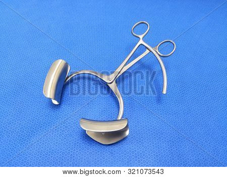 Close Up Image Of Surgical Pozzi Self Retractor