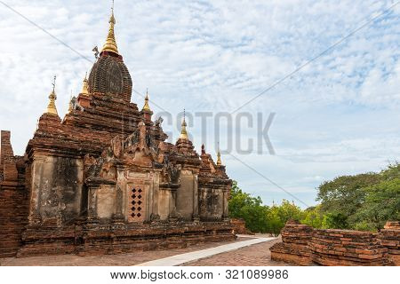 Horizontal Picture Of An Ancient Buddhist Dhammayazika Pagoda, Landmark Of Bagan In Myanmar