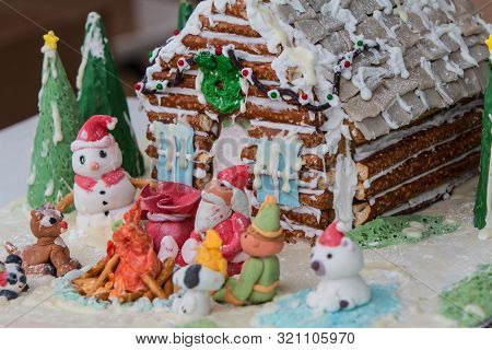 Suwanee, Ga / Usa - December 15:  A Gingerbread House Scene Sits On Display At The Jingle In The Par