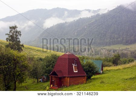Mountain Landscape, Russia, Altai, A House In The Mountains, The Traditional Dwelling Of Altai - Ail