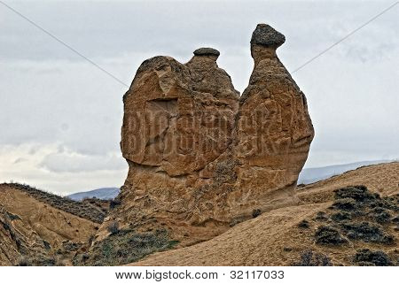 Incredibili caratteristiche geologiche vicino città di Urgup, Cappadocia, Turchia.