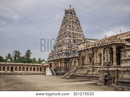 Kampaheswarar Temple, Dedicated To The God Shiva, Is Located In The City Of Tirubuvanam