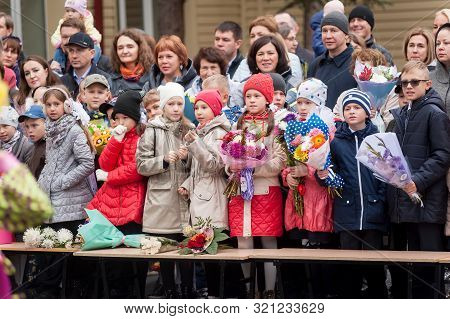 Tyumen, Russia - September 1, 2019: Gymnasium Number 5. School Line Is In Schoolyard With Pupils And
