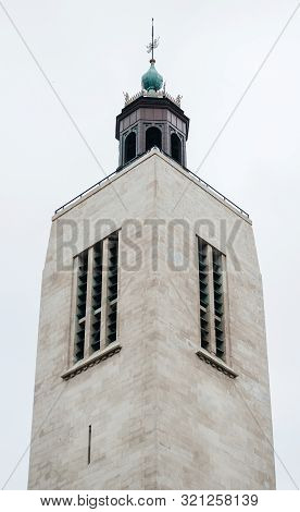 Tower Of The Feest- En Cultuurpaleis On Wapenplein 17 Street, Ostend Belgium