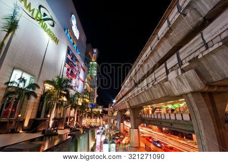 BANGKOK, THAILAND - JULY 29, 2007: Queue of taxis waiting for customers near the Siam Paragon Shopping Centre. Siam Paragon - one of the largest shopping centers in Asia, opened on 12/09/2005