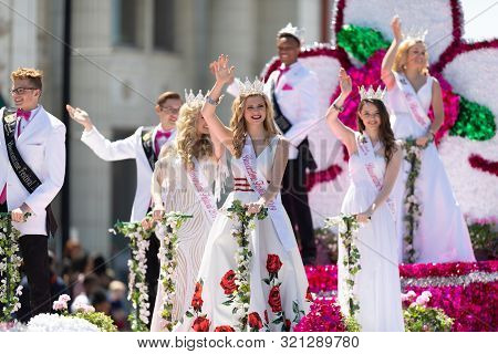 Benton Harbor, Michigan, Usa - May 4, 2019: Blossomtime Festival Grand Floral Parade, Float Transpor