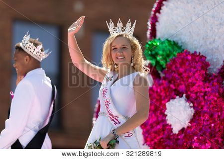 Benton Harbor, Michigan, Usa - May 4, 2019: Blossomtime Festival Grand Floral Parade, Float Transpor