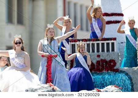 Benton Harbor, Michigan, Usa - May 4, 2019: Blossomtime Festival Grand Floral Parade, Float Carrying