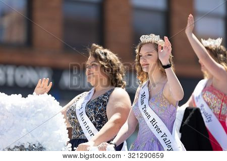 Benton Harbor, Michigan, Usa - May 4, 2019: Blossomtime Festival Grand Floral Parade, Float Carrying