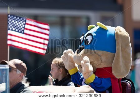 Benton Harbor, Michigan, Usa - May 4, 2019: Blossomtime Festival Grand Floral Parade, Classic Car Ca