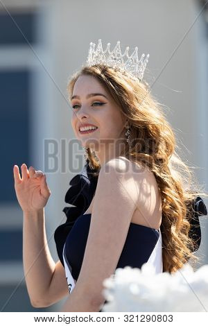 Benton Harbor, Michigan, Usa - May 4, 2019: Blossomtime Festival Grand Floral Parade, Float Carrying