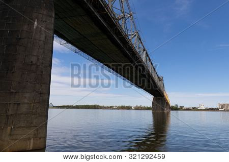 Louisville, Kentucky, Usa - April 13, 2019: The Clark Memorial Bridge, Us-31, Jeffersonville On The 