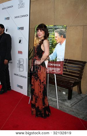 LOS ANGELES - 17 APR: Lindsay Sloane arriva alla Premiere di 