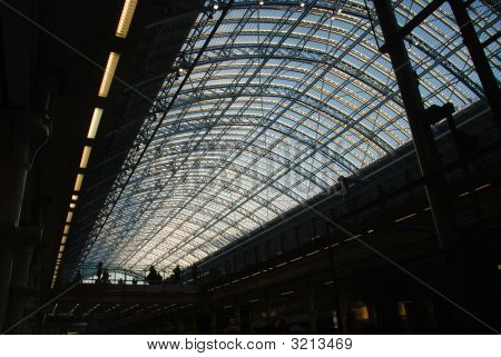 หลังคาแก้วของยูโรซาน Pancras สถานี ลอนดอน