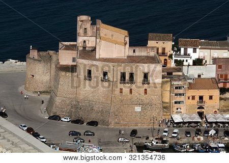 Castellammare Del Golfo, Italy - June 29, 2016: Overview Of The Seaside Town Of Castellammare Del Go