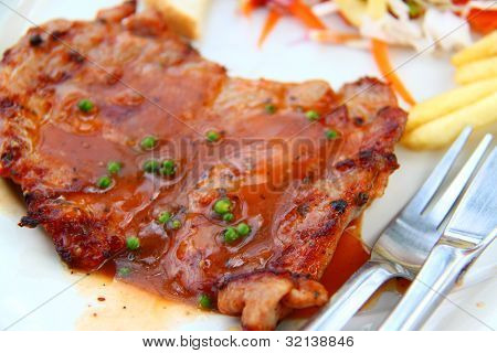 หมูสับกับมันฝรั่งใหม่ ผัก และ Grav