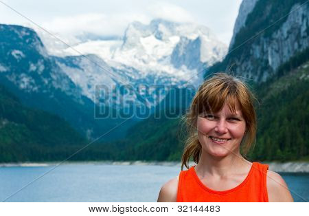 Alpejskie jezioro lato i portret kobiety
