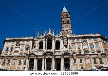 Rome, Italy - April, 2018: Tourists Visiting The Historical Basilica Of Saint Mary Major Built On 17