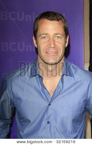 PASADENA - APR 18: Colin Ferguson, a NBCUniversal nyári sajtó napja tartott-on The Langham Huntingto