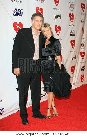 LOS ANGELES, CA - helmikuu 9: Chris Lawford, yhdysvaltalainen Lana Antonova th vuoden 2007 MusiCares-henkilö
