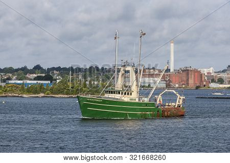 New Bedford, Massachusetts, Usa - September 11, 2019: Commercial Fishing Boat Huntress Leaving New B