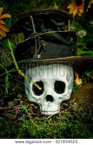 Scary Jawless Halloween Skull Wearing Old Distressed Top Hat