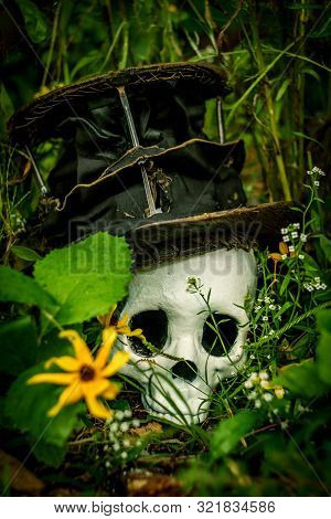 Scary Jawless Halloween Skull Wearing Old Distressed Top Hat