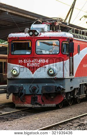 Trains On The Platform Of Bucharest North Railway Station (gara De Nord Bucuresti) In Bucharest, Rom