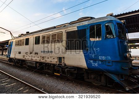 Trains On The Platform Of Bucharest North Railway Station (gara De Nord Bucuresti) In Bucharest, Rom
