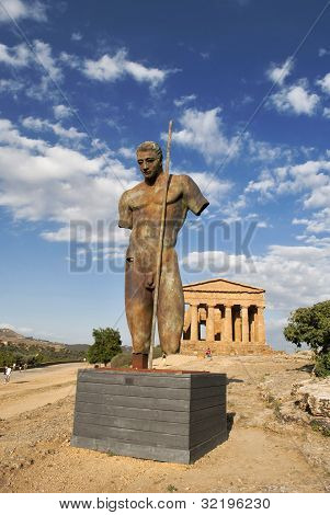 Igor Mitorajs Sculpture