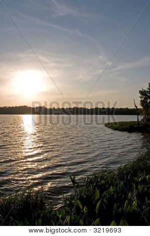 Solnedgang Over søen Wauberg i Florida