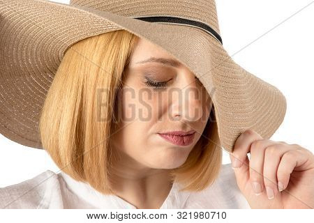 Image Portrait Of A Beautiful Brown-eyed Woman