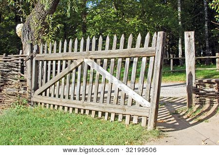 Vintage lantlig gate