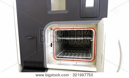 Low Temperature Sterilization Machine And Its Chamber