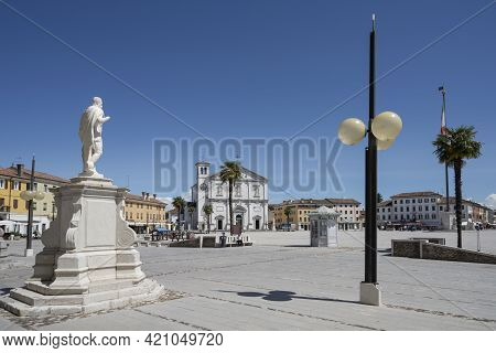 Palmanova, Italy. May 18, 2021. A Panoramic View Of  Place Grant In The Town Center