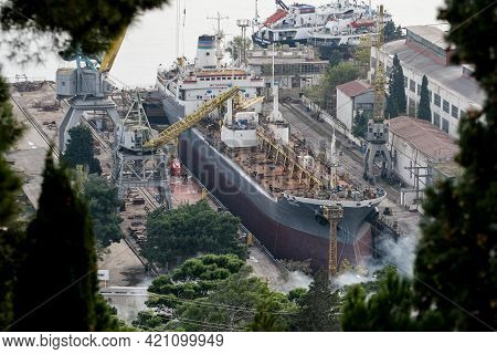 Azerbaijan, Baku - Nowember 2009: The Seagoing Ship Is In The Port. Panorama Of The Seaport.