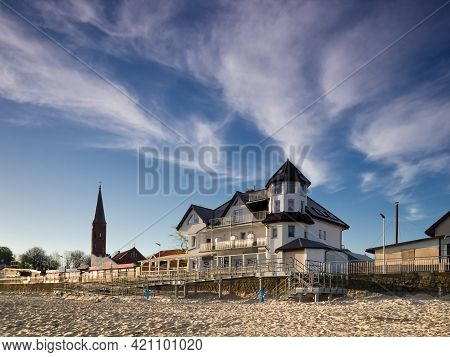 Sea Coast - Resorts And Hotels In Front Of The Beach