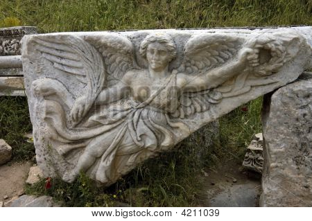 Talla de la piedra de la diosa griega de Éfeso