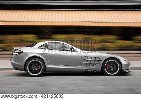 Kiev, Ukraine - September 2, 2017: Mercedes-benz Slr Mclaren 722 Edition In Motion