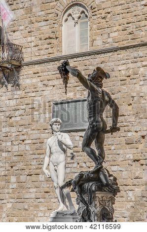Perseus s hlavou medúzy ve Florencii, Itálie