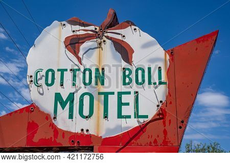 Canute, Oklaholma - May 6, 2021: Close Up View Of The Famous Cotton Boll Motel Neon Sign, Now Abando
