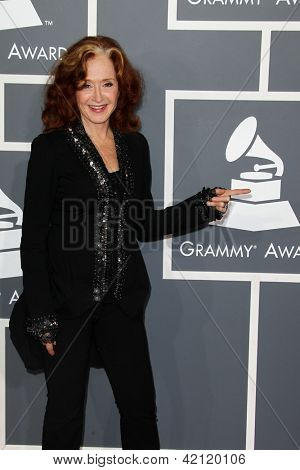 LOS ANGELES - FEB 10: Bonnie Raitt ankommer til 55 årlige Grammy Awards på Staples Center o