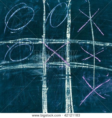 Tick-tack-toe-peli liuskekivi