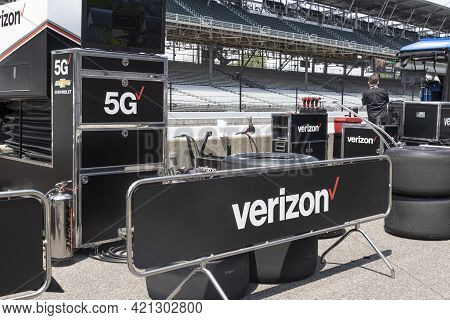 Indianapolis - Circa May 2021: Verizon And Its 5g Logo On Indycar Sponsored Equipment. Verizon Deliv