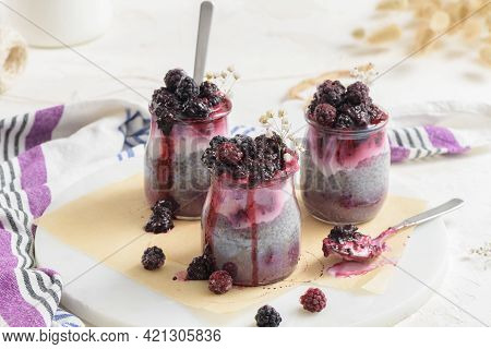 Chia Pudding With Blackberries