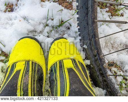 Winter Mtb Shoes With Insulation And Protection Against Ice And Water. Extreme Winter Biking In Snow