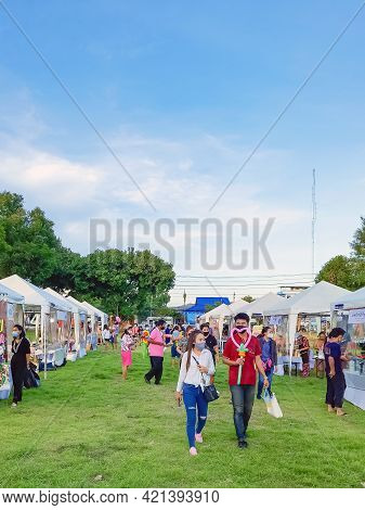 Kanchanaburi,thailand - September 12, 2020: Unidentified People Protect Yourself From Germs By Weari